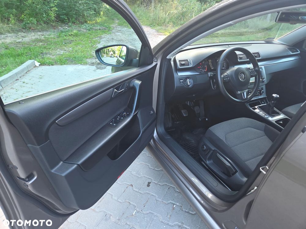 Volkswagen Passat 2.0 TDI DPF Comfortline - 9