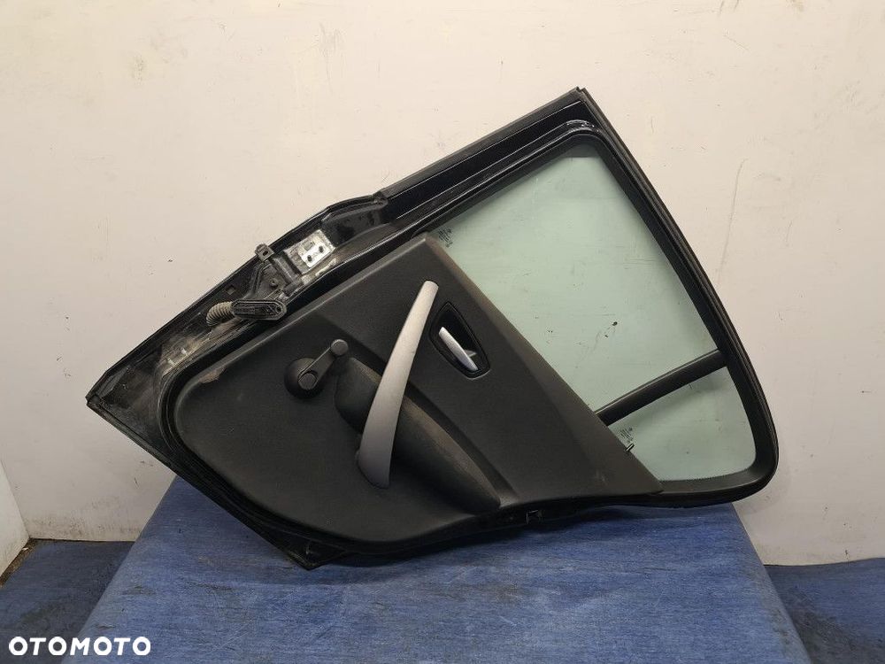 BMW 116I E87 DRZWI TYŁ PRAWE  SCHWARZ 2  668 - 9
