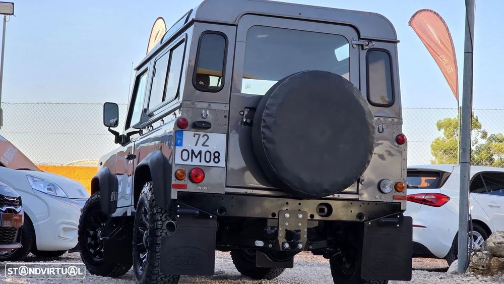 Land Rover Defender 90 SW 2.2 CRD E - 10