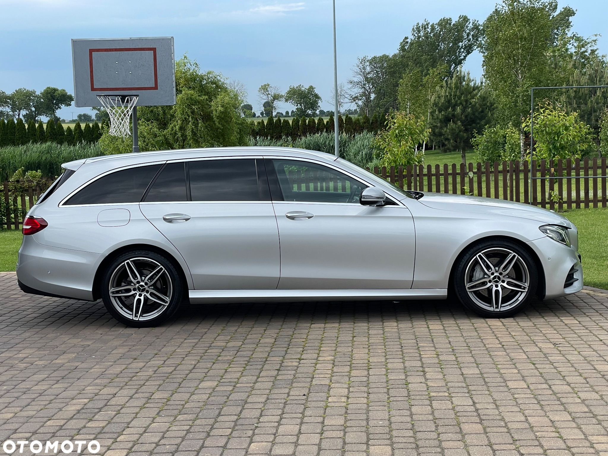 Mercedes-Benz Klasa E 220 d 4Matic T 9G-TRONIC AMG Line - 11