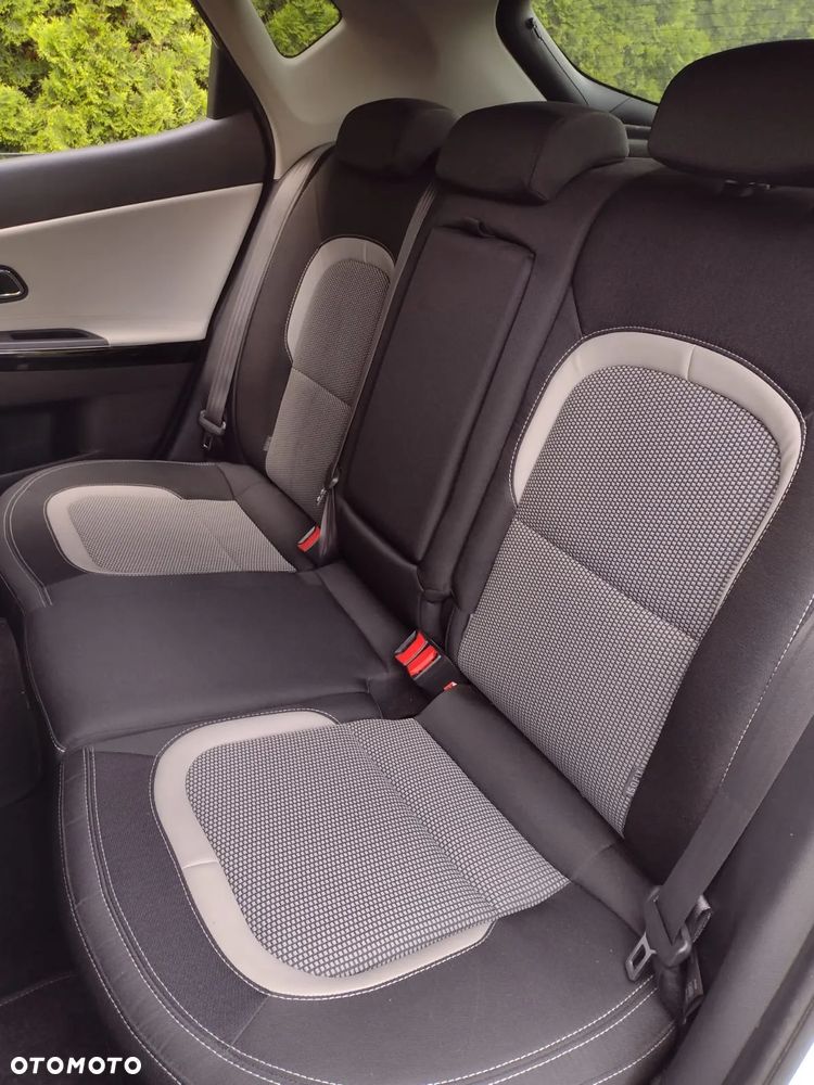 Kia Ceed 1.4 L - 8