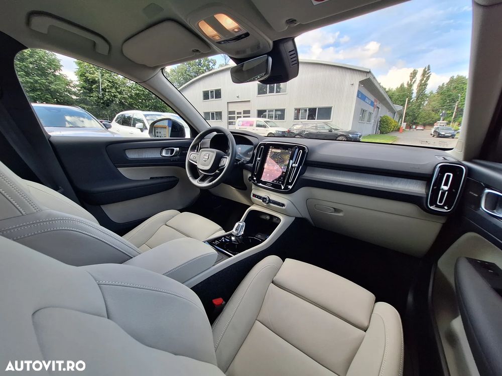 Volvo XC 40 B3 AT FWD MHEV Plus Dark - 22