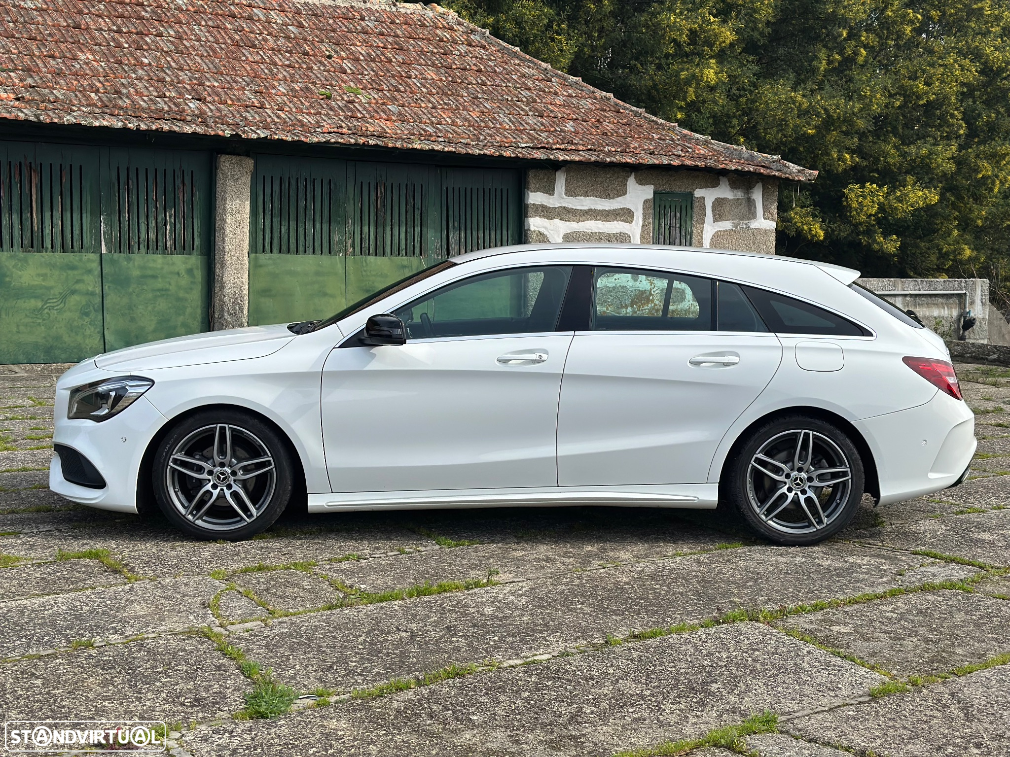 Mercedes-Benz CLA 180 d Shooting Brake AMG Line - 21