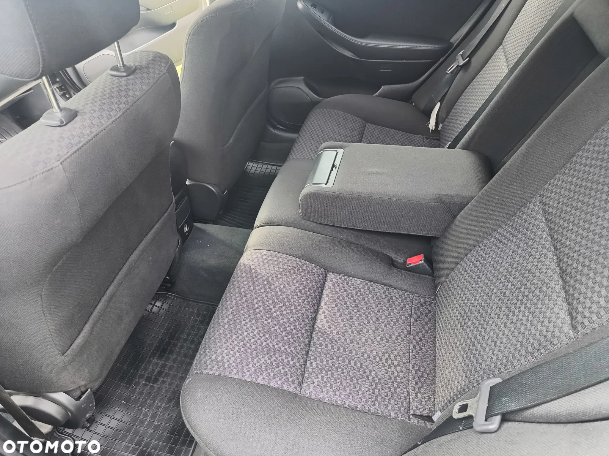 Toyota Avensis - 6