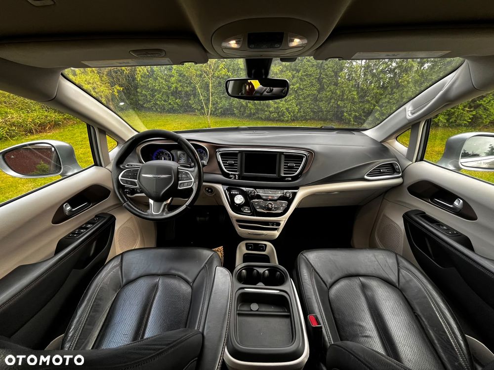 Chrysler Pacifica - 5