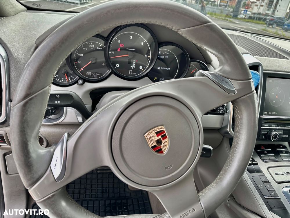 Porsche Cayenne 3.0 L V6 - 11