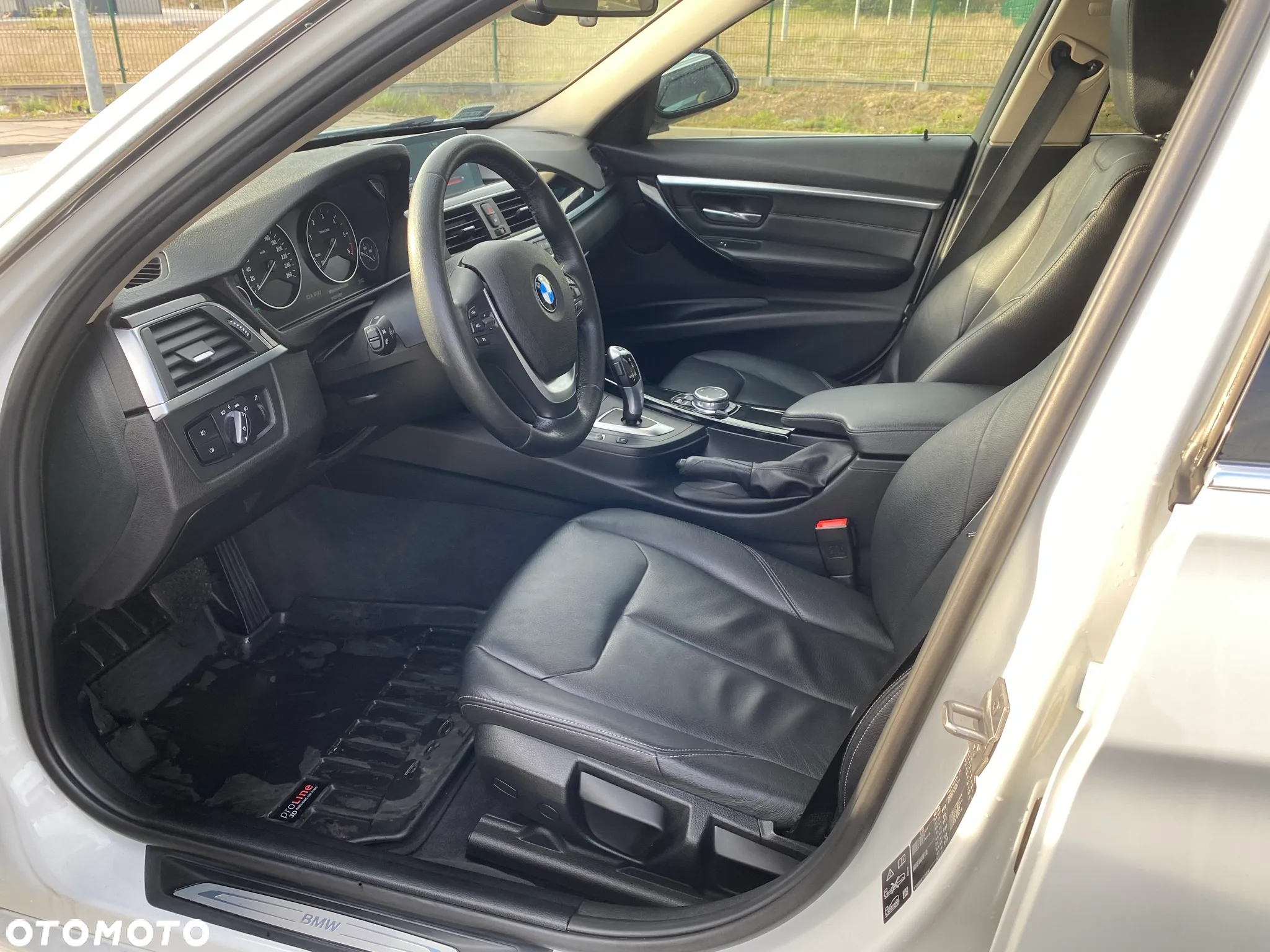 BMW Seria 3 320d xDrive Luxury Line - 28
