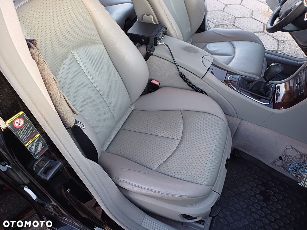 Mercedes-Benz Klasa E 220 CDI T Classic - 21