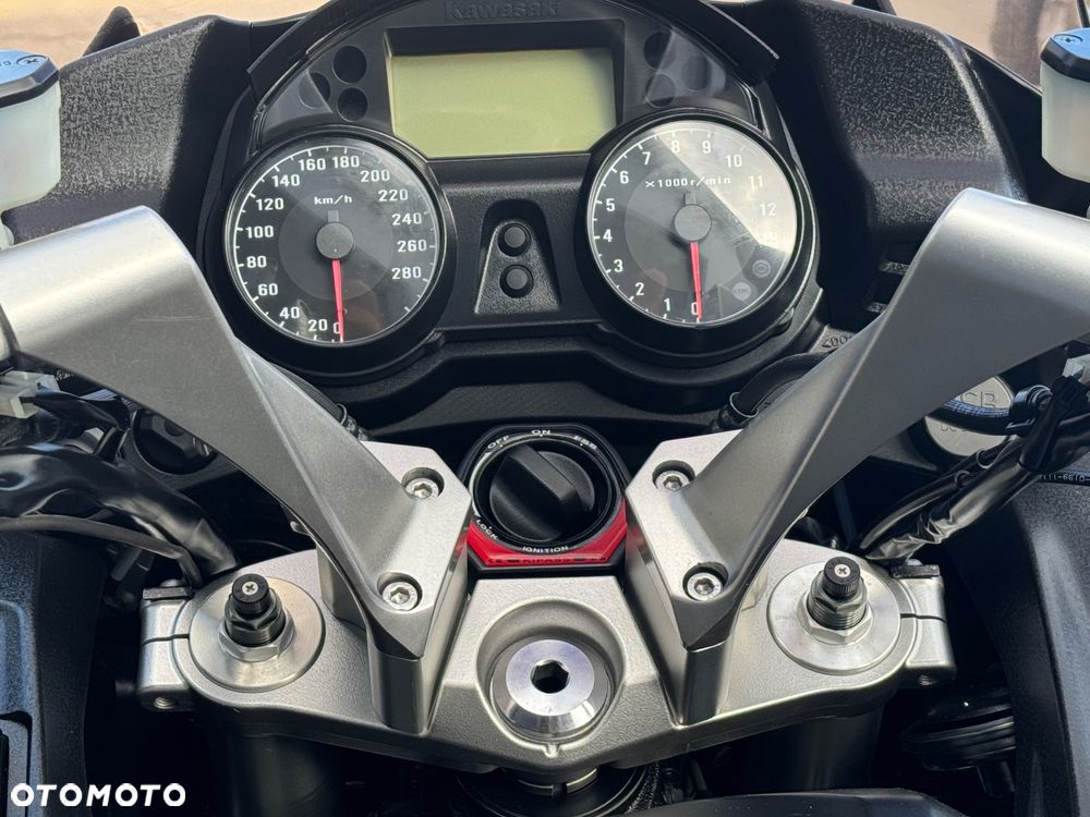Kawasaki GTR - 16