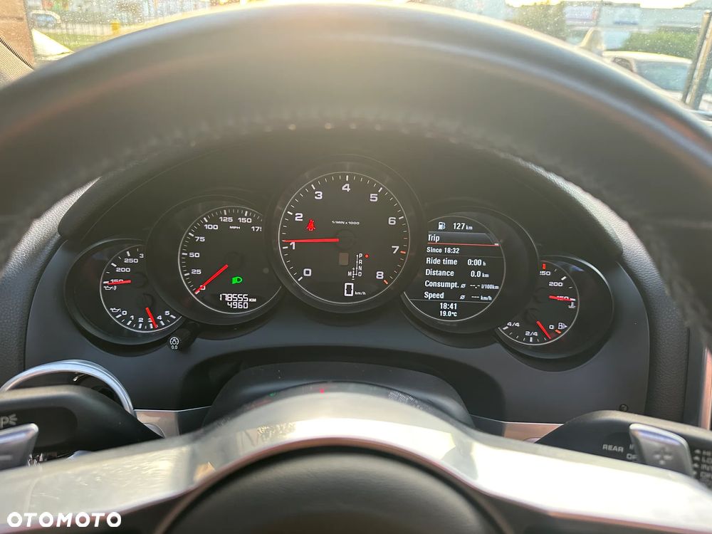 Porsche Cayenne - 33