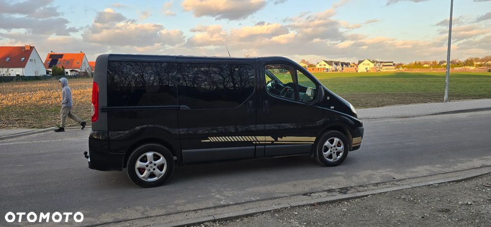 Renault Trafic Grand Passenger Black Edition - 12
