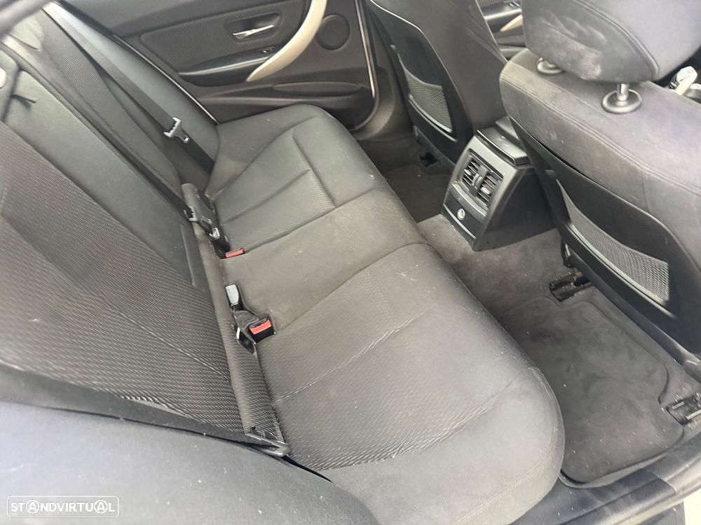 BMW 320 d Auto Pack M - 36