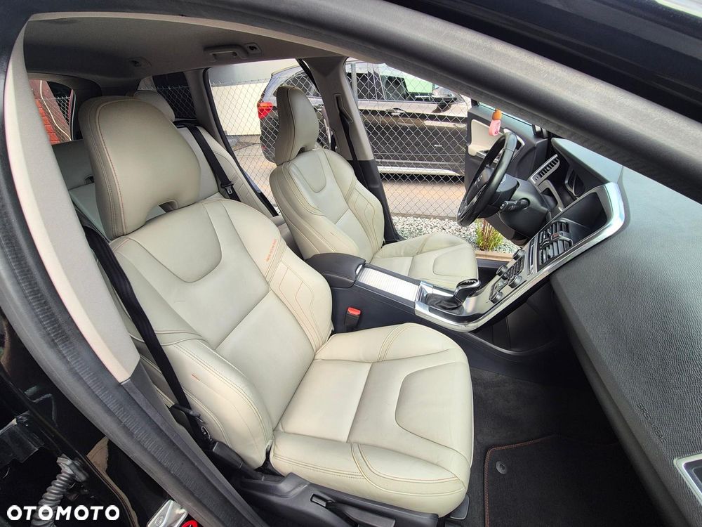 Volvo XC 60 D4 Drive-E Ocean Race - 25