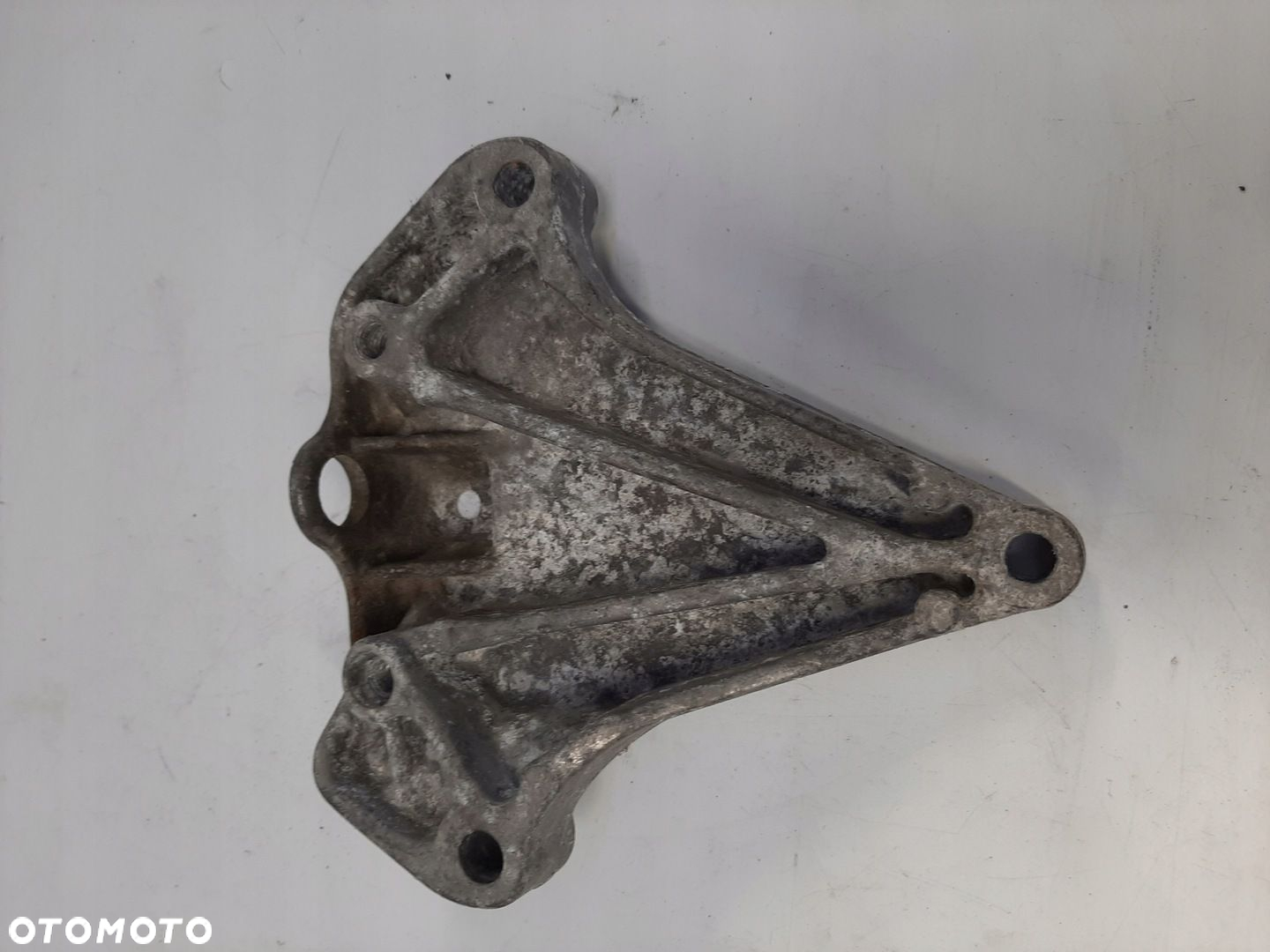 AUDI VW ŁAPA MOCOWANIE BOCZNE STELAŻ 1K0199117 - 6