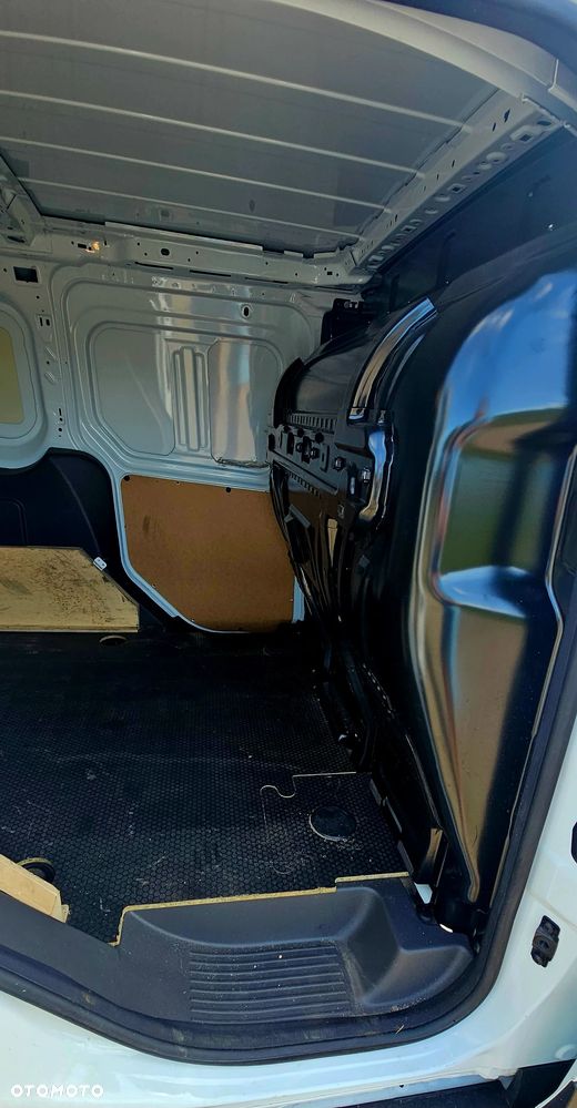 Ford Transit Connect - 12