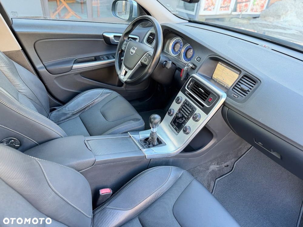 Volvo S60 D4 R-Design - 35