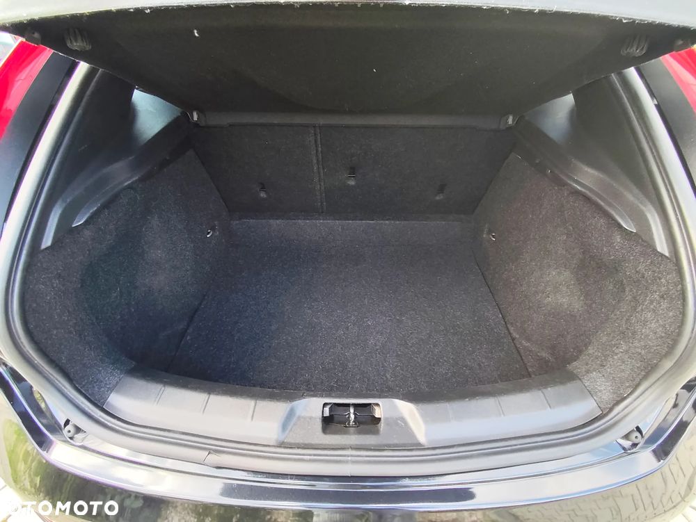 Volvo V40 D2 R Design - 16