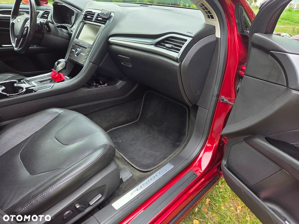 Ford Fusion 2.0 EcoBoost Titanium - 33