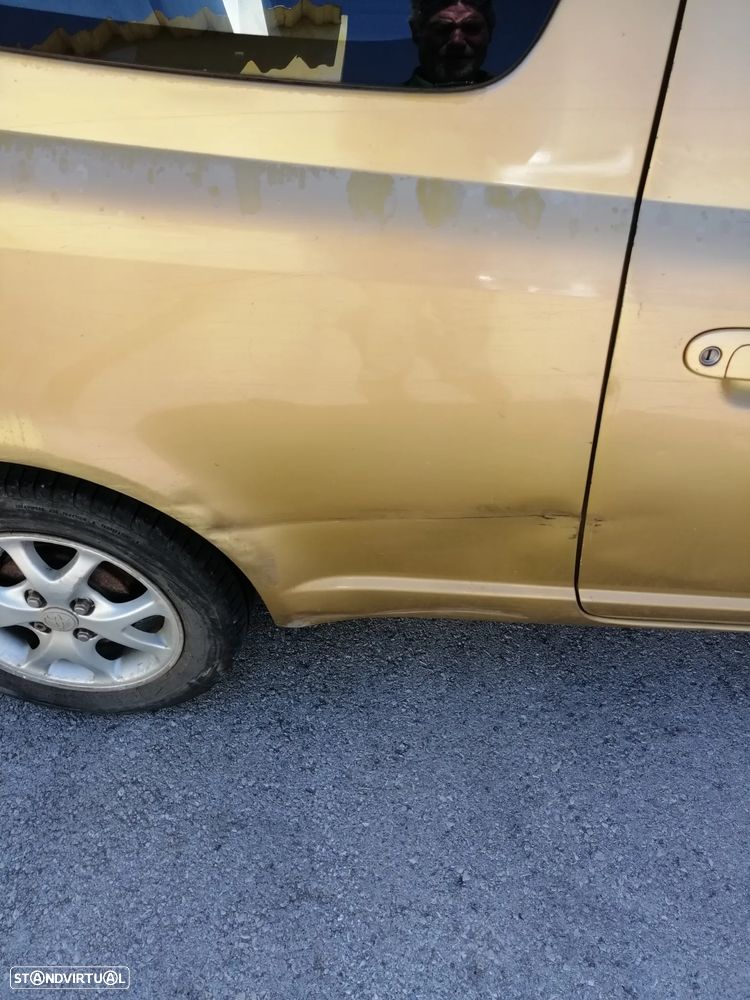 Toyota Yaris 1.0 Base - 1