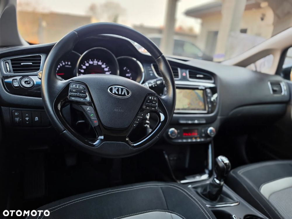 Kia Ceed - 32