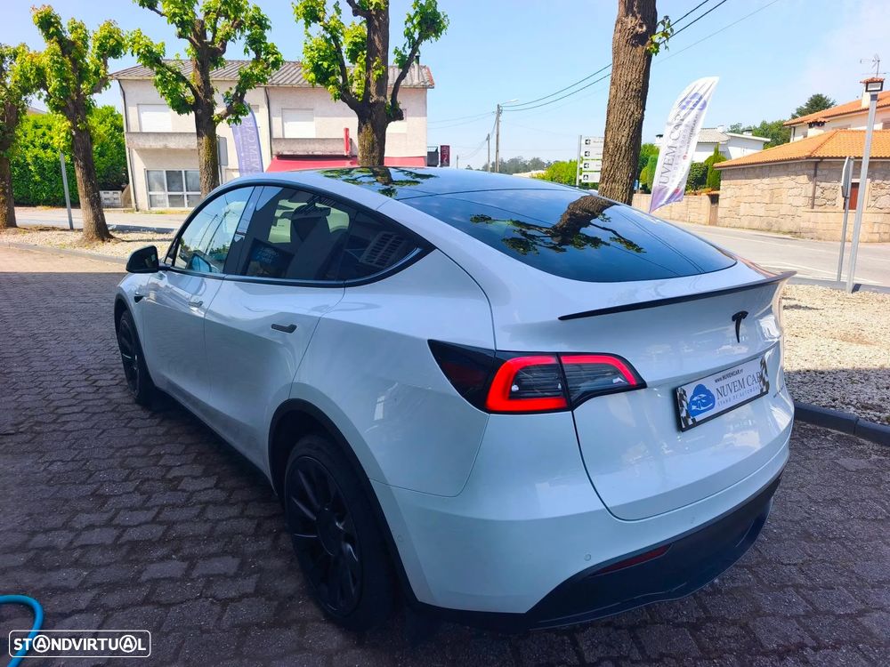 Tesla Model Y Long Range Dual Motor AWD - 4