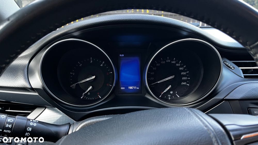 Toyota Avensis 2.0 D-4D Premium - 21