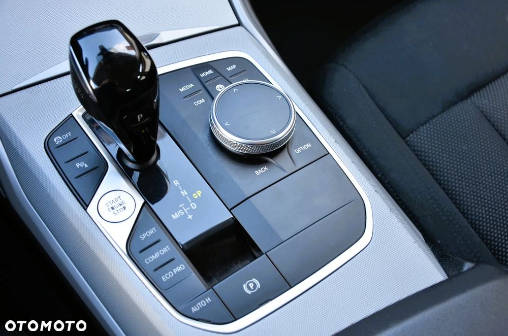 BMW Seria 3 316d mHEV - 26