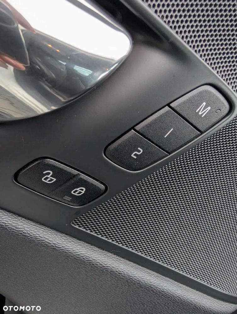 Volvo XC 60 D5 AWD Momentum - 21