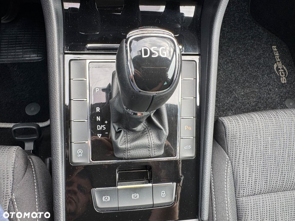 Skoda Superb 2.0 TDI DSG Ambition - 27