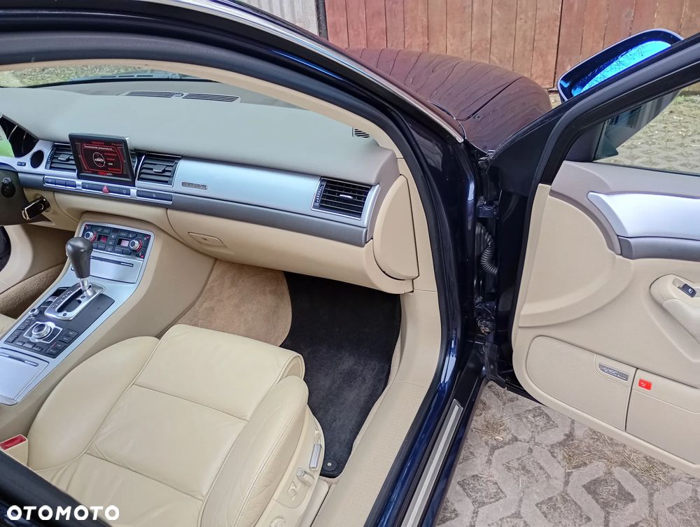 Audi A8 4.2 Quattro - 33