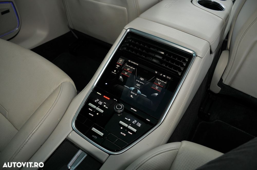 Porsche Panamera 4S Executive - 18