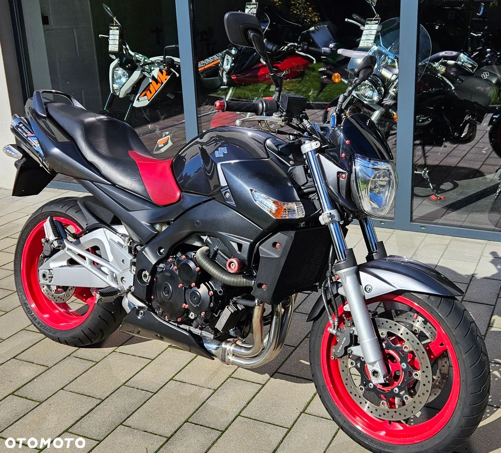 Suzuki GSR - 14