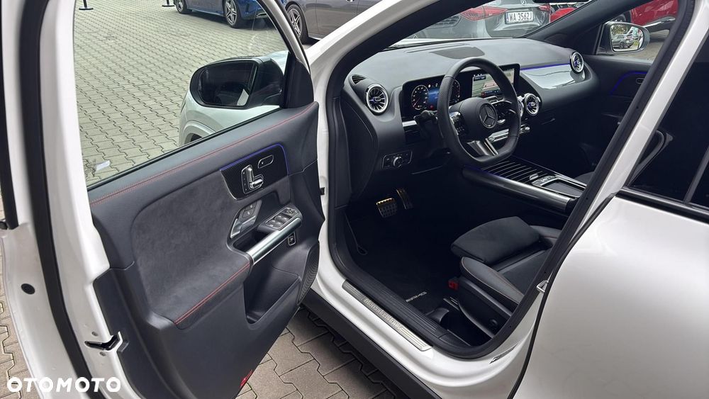 Mercedes-Benz GLA - 9