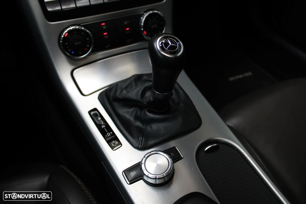 Mercedes-Benz SLK 250 (BlueEFFICIENCY) 7G-TRONIC - 40