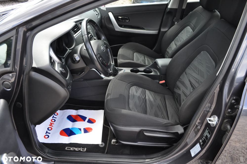 Kia Ceed - 13
