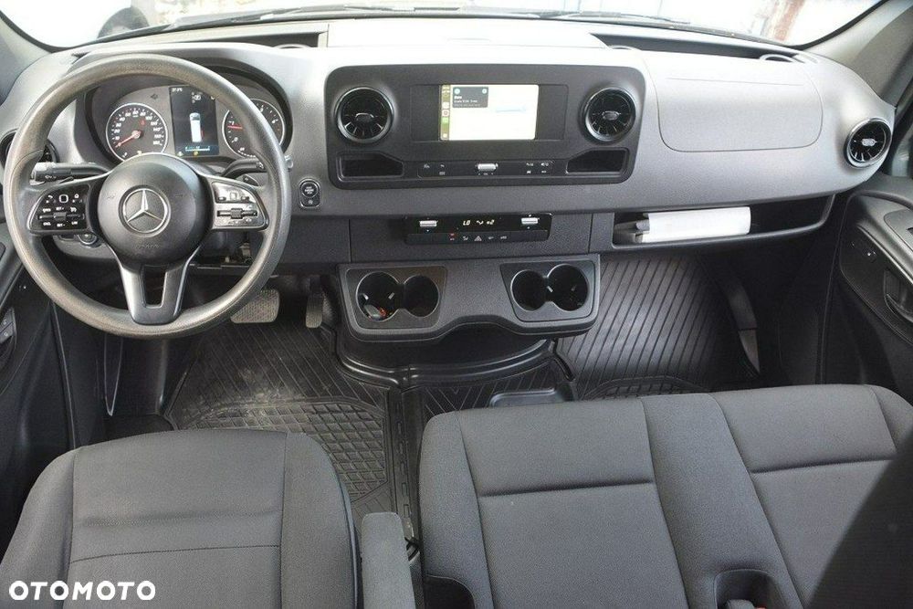 Mercedes-Benz Sprinter - 12