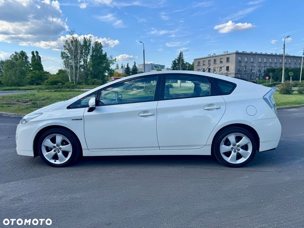 Toyota Prius (Hybrid) - 8