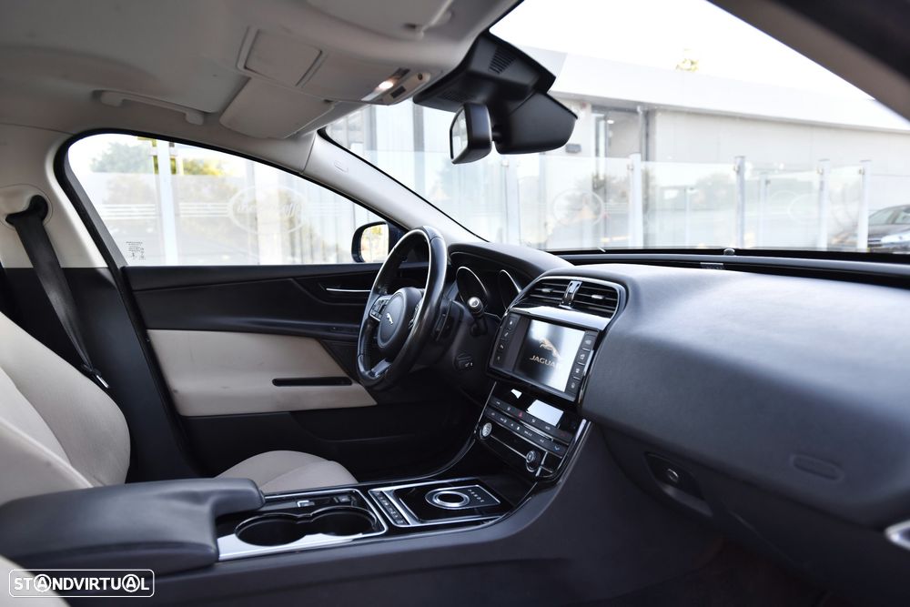 Jaguar XE 20d Aut. Portfolio - 13