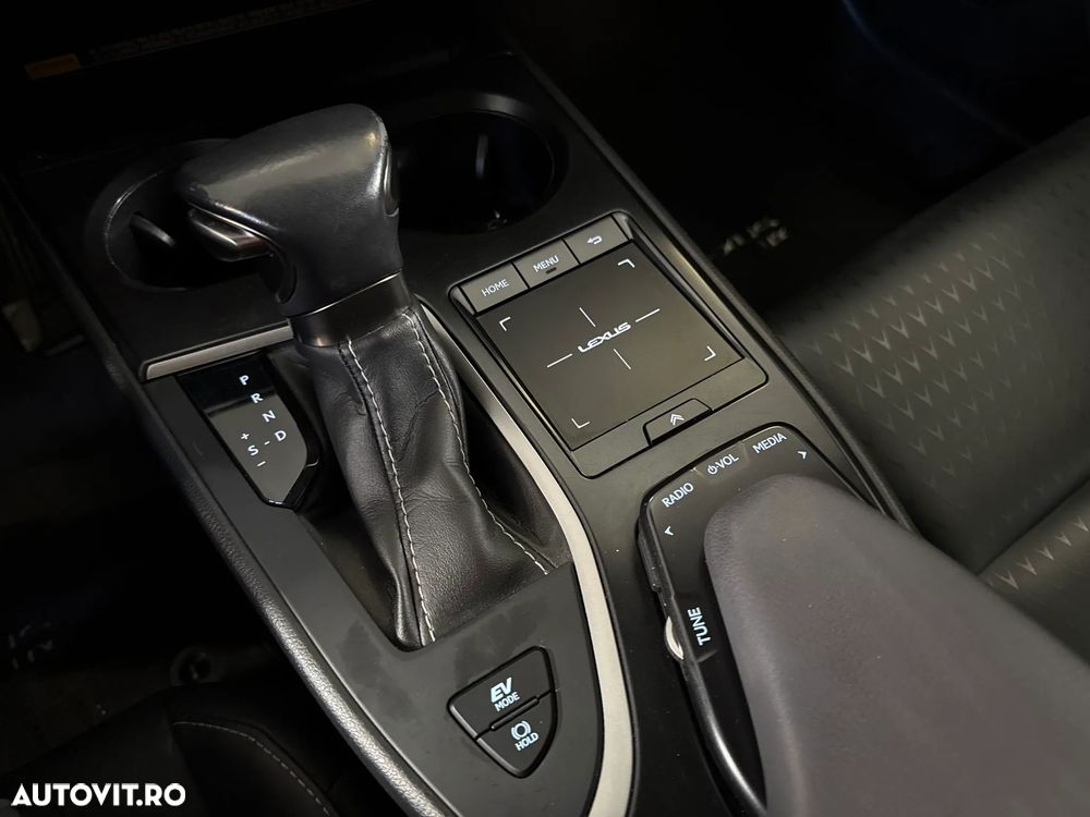 Lexus UX - 16