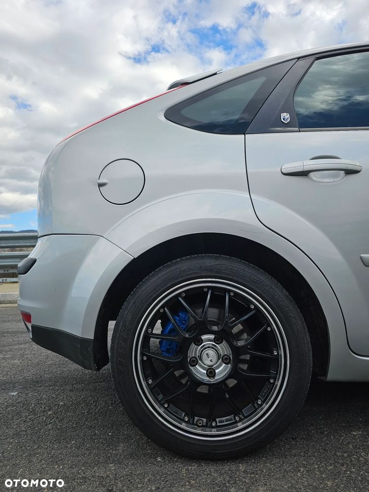 Ford Focus 2.0 Ghia - 9