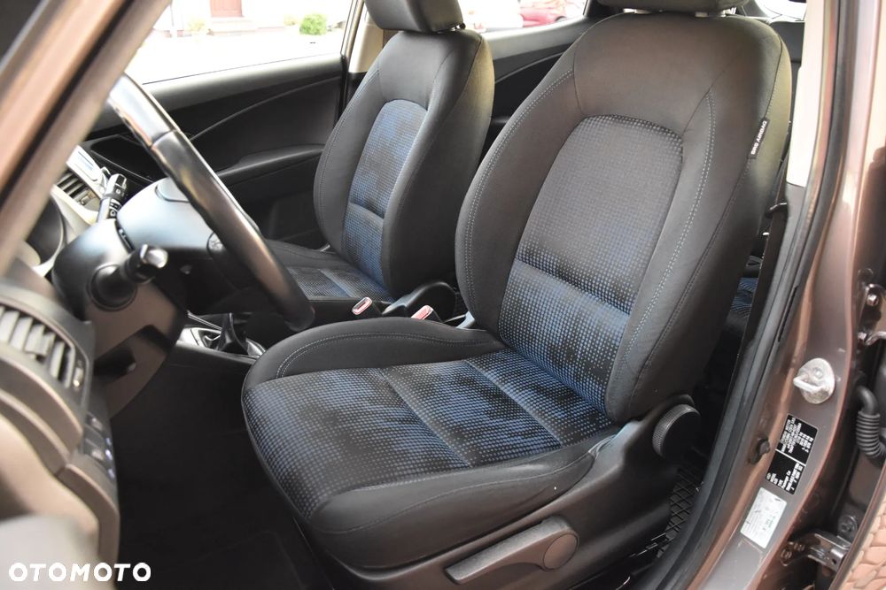 Hyundai ix20 1.4 blue YES Silver - 19