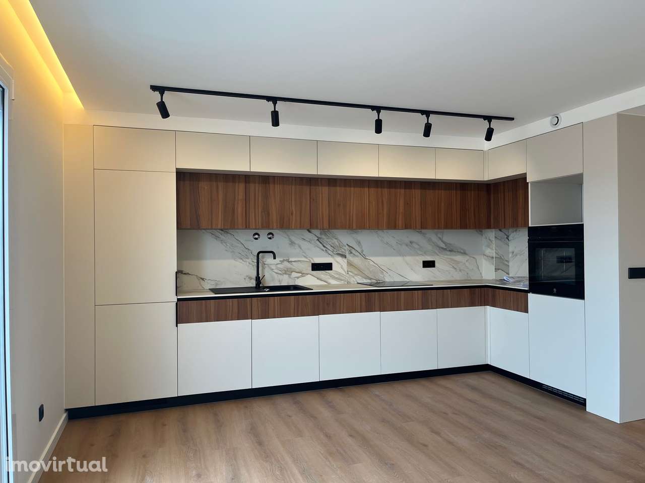 T1 Novo com Varanda e Parqueamento - Centro da Cidade! - Grande imagem: 3/29