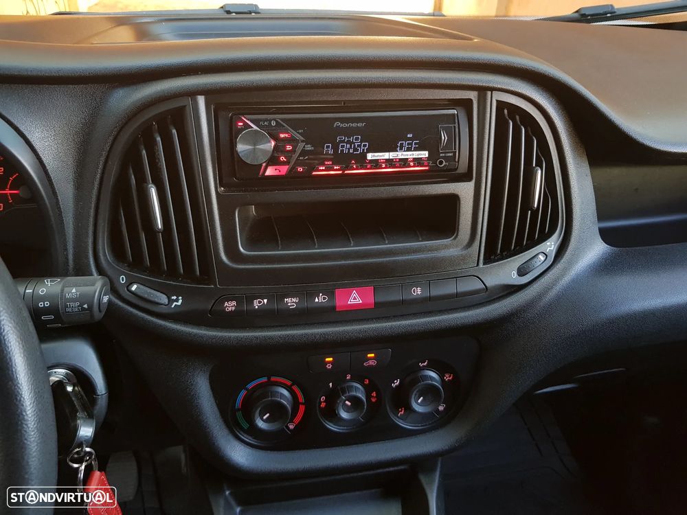 Fiat Doblo 3 Lugares - 23