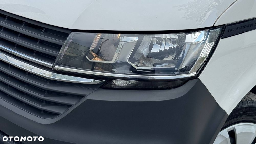 Volkswagen Transporter 2.0 TDI z 2022 roku - 8