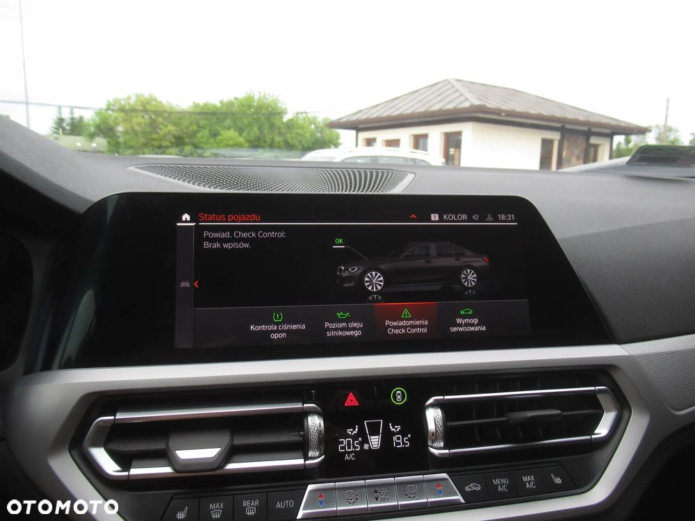BMW Seria 3 330i xDrive - 31