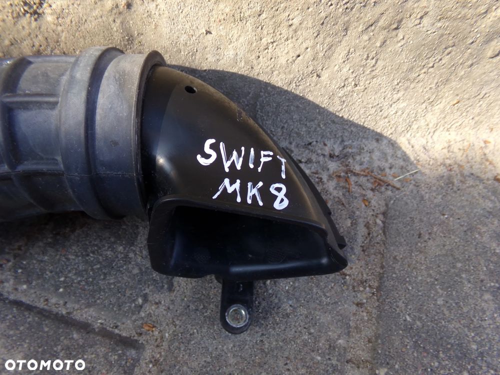 Przewód rura powietrza Suzuki Swift MK8  13765-52R4 - 2