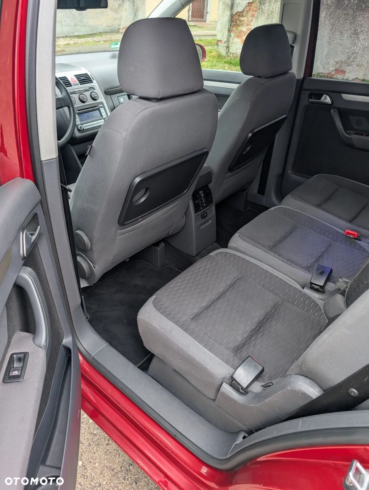 Volkswagen Touran - 16