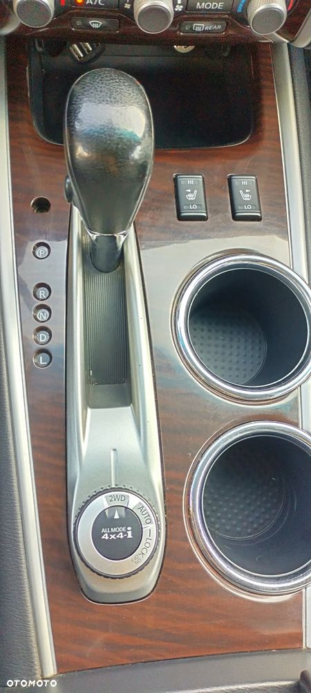 Nissan Pathfinder 3.0 D V6 LE EU5 - 9