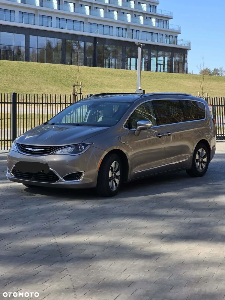 Chrysler Pacifica - 2