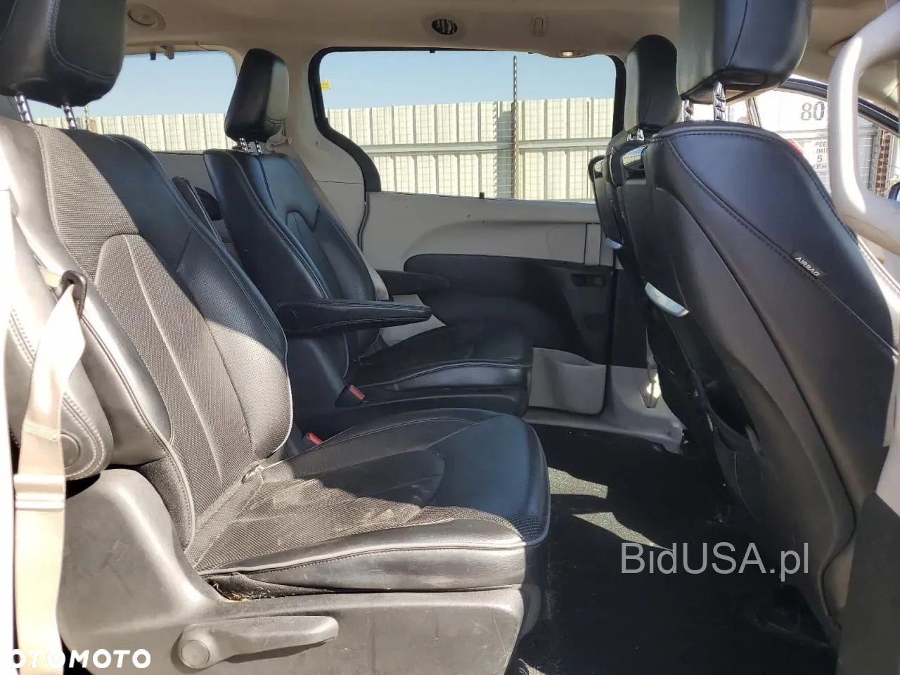 Chrysler Pacifica - 12